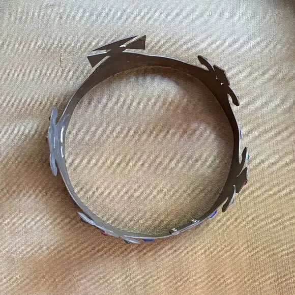 Metal jeweled prop crown - Picture 3 of 6